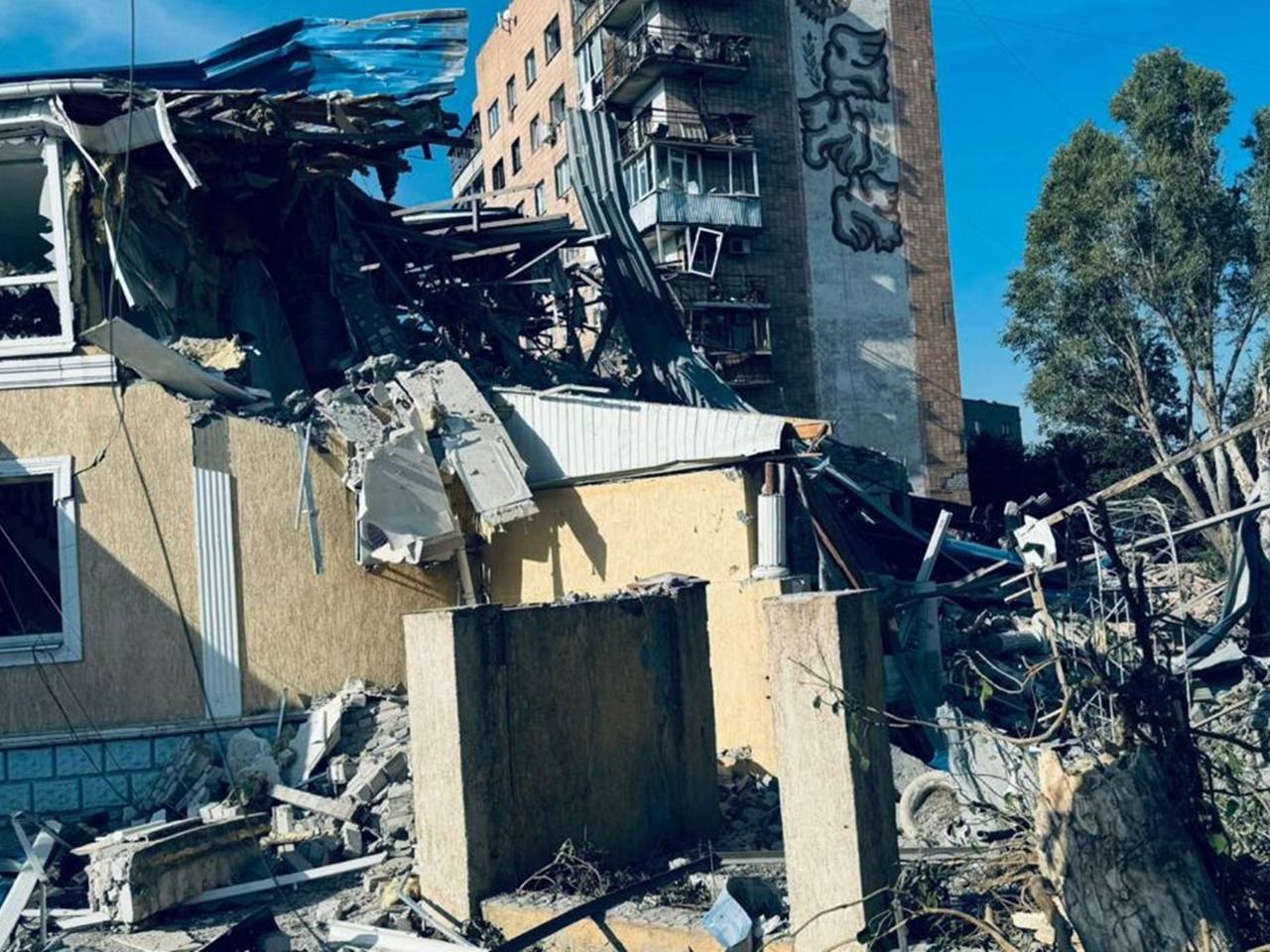 Russians strike hotel in Kramatorsk, injuring foreign journalists