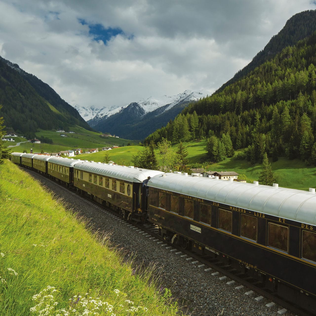 Luxury of the 1920s: Legendary 'Orient Express' launches new route in Europe