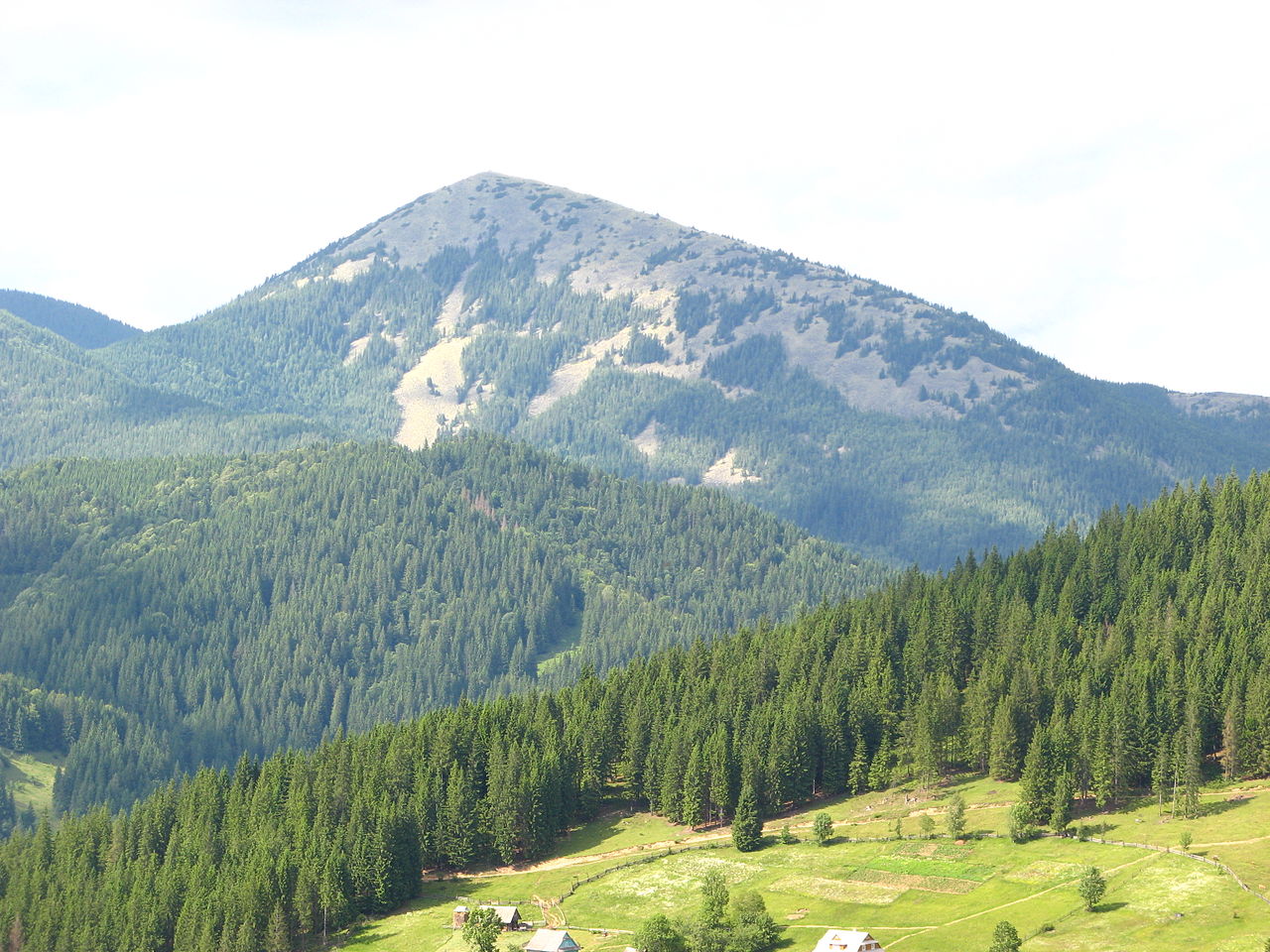 Top 5 locations in Ukrainian Carpathians for May getaways