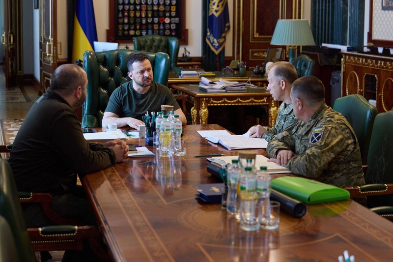Frontline situation and drone strikes on Russia: Zelenskyy holds crucial military briefings