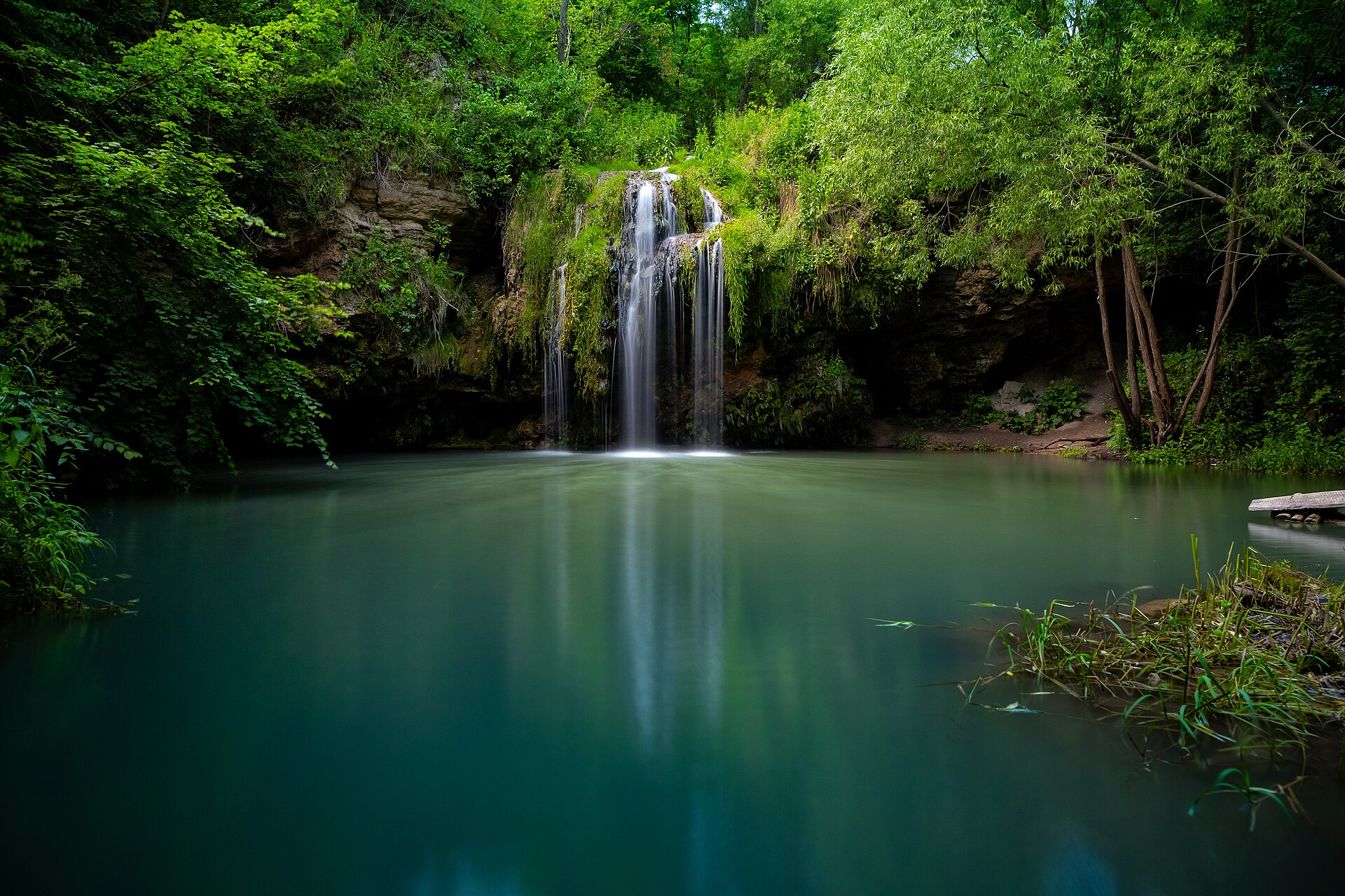 Forget Bali: This hidden Ukrainian waterfall looks like tropical paradise