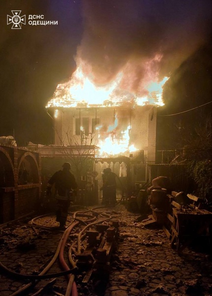 Russia attacks with drones: Residential buildings burn near Odesa