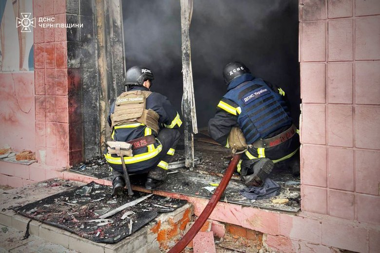 Russia strikes store in Ukraine's Chernihiv region, one person killed