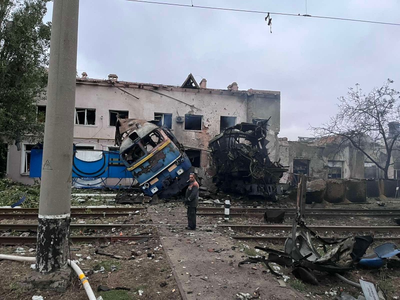 Russia massively strikes Ukraine's railway infrastructure: Train driver injured