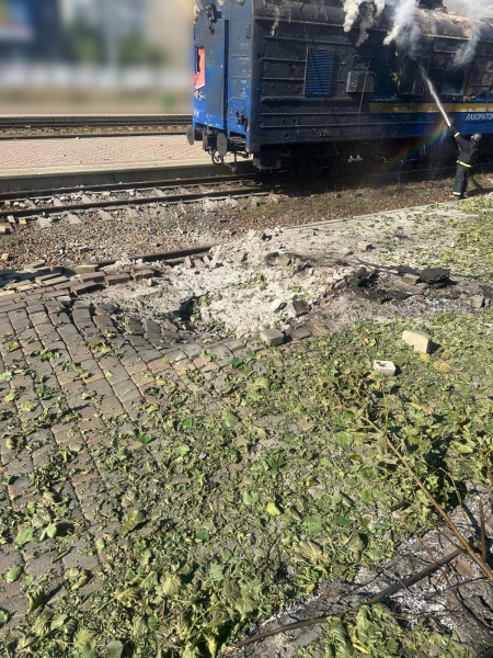 Russia strikes train in Ukraine's Lozova, killing and injuring railroad workers