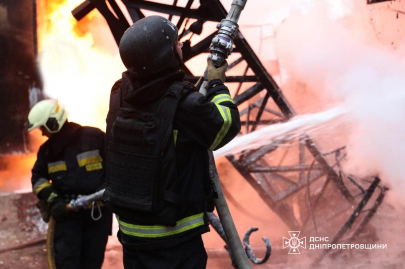 Russia massively strikes Ukraine overnight: Blackout in Kyiv, Dnipro Dam blocked, child killed