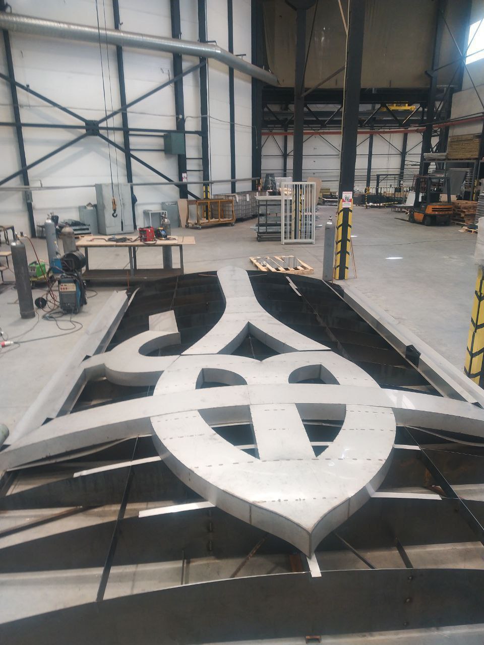 Trident instead of the Soviet coat of arms: How the Motherland Monument will look like