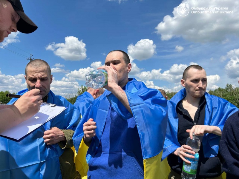 Ukraine returns 71 defenders and 4 civilians from Russian captivity