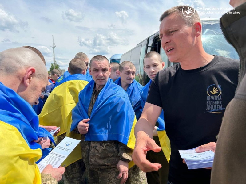 Ukraine returns 71 defenders and 4 civilians from Russian captivity