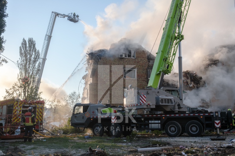 Russia destroys residential building in Kyiv to the ground: Aftermath revealed