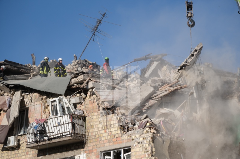 Russia destroys residential building in Kyiv to the ground: Aftermath revealed