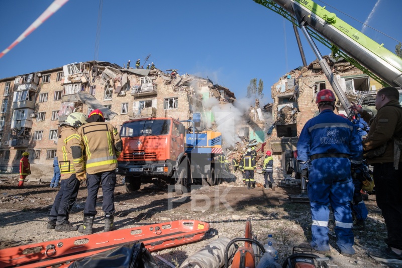 Russia destroys residential building in Kyiv to the ground: Aftermath revealed