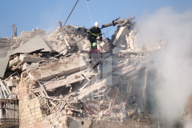 Russia destroys residential building in Kyiv to the ground: Aftermath revealed