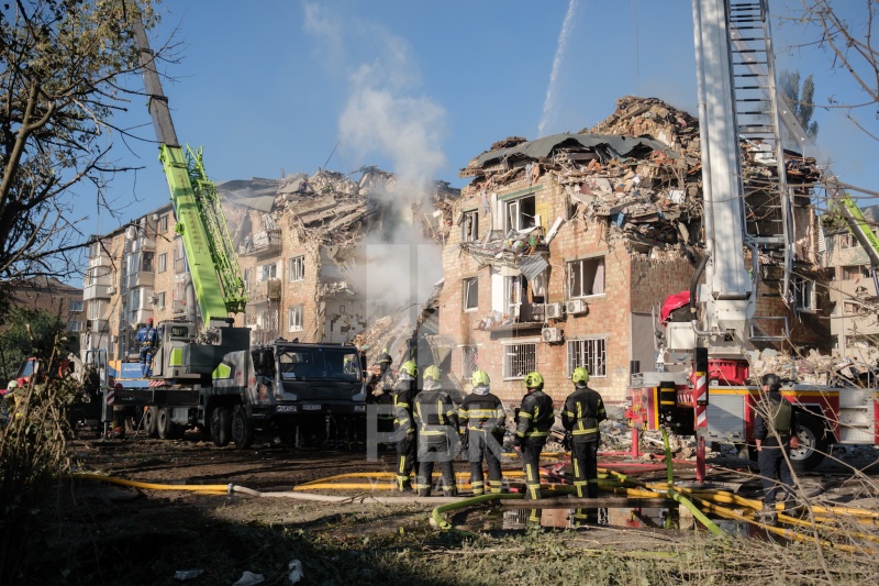 Russia destroys residential building in Kyiv to the ground: Aftermath revealed