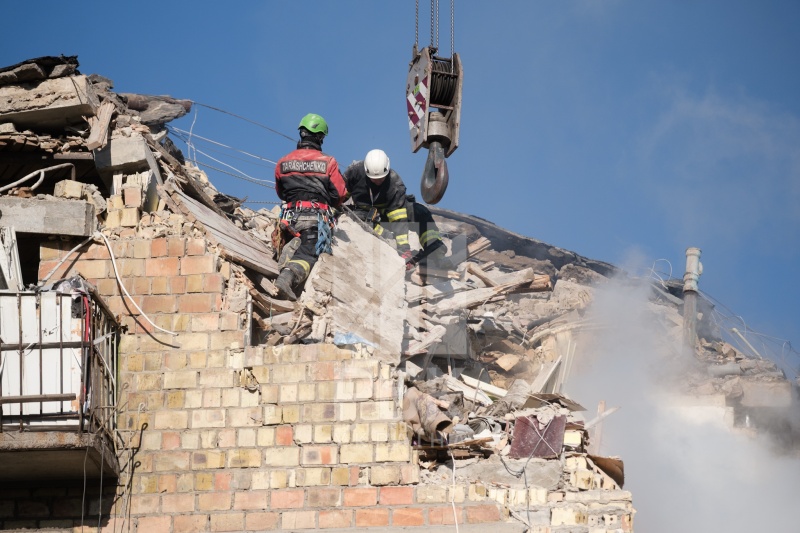 Russia destroys residential building in Kyiv to the ground: Aftermath revealed