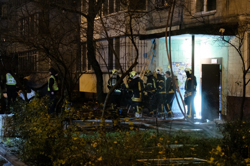 Russia massively strikes Kyiv: Apartments destroyed, heat disruptions, and casualties reported