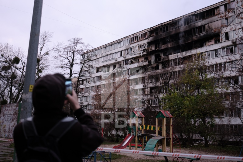 Russia massively strikes Kyiv: Apartments destroyed, heat disruptions, and casualties reported