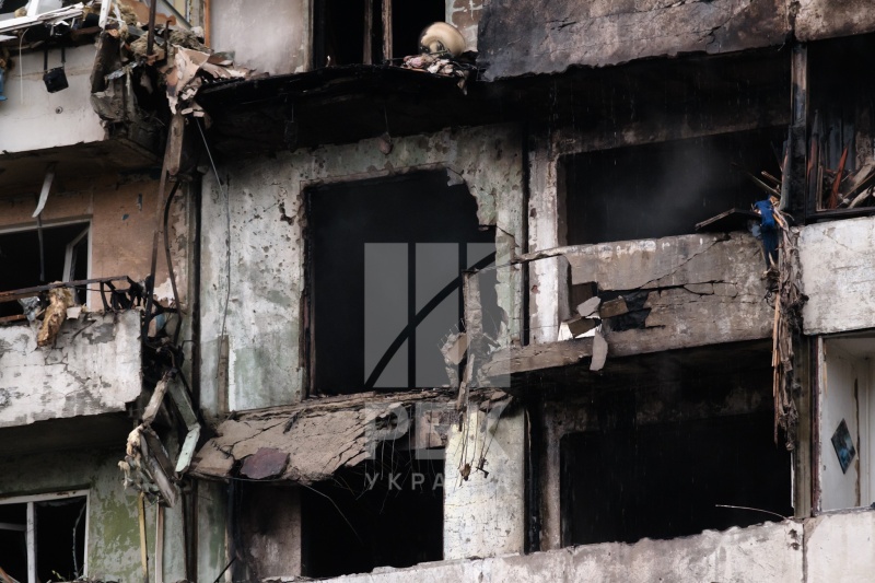 Russia massively strikes Kyiv: Apartments destroyed, heat disruptions, and casualties reported