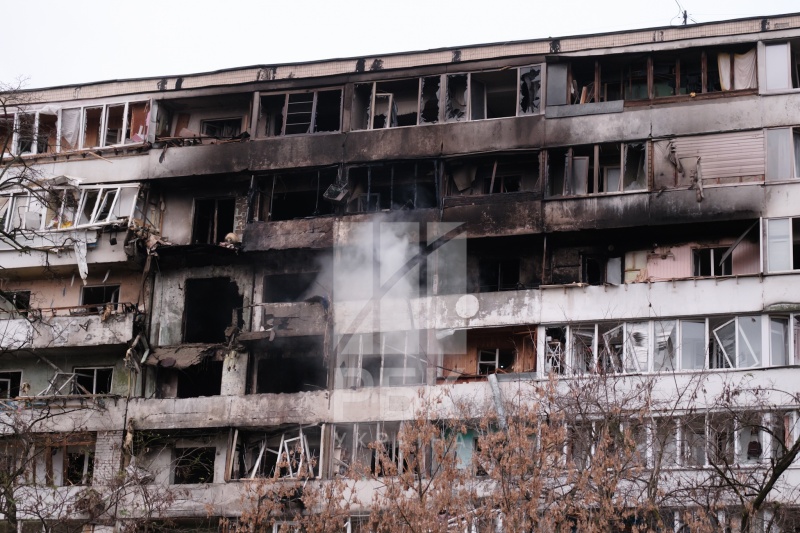 Russia massively strikes Kyiv: Apartments destroyed, heat disruptions, and casualties reported