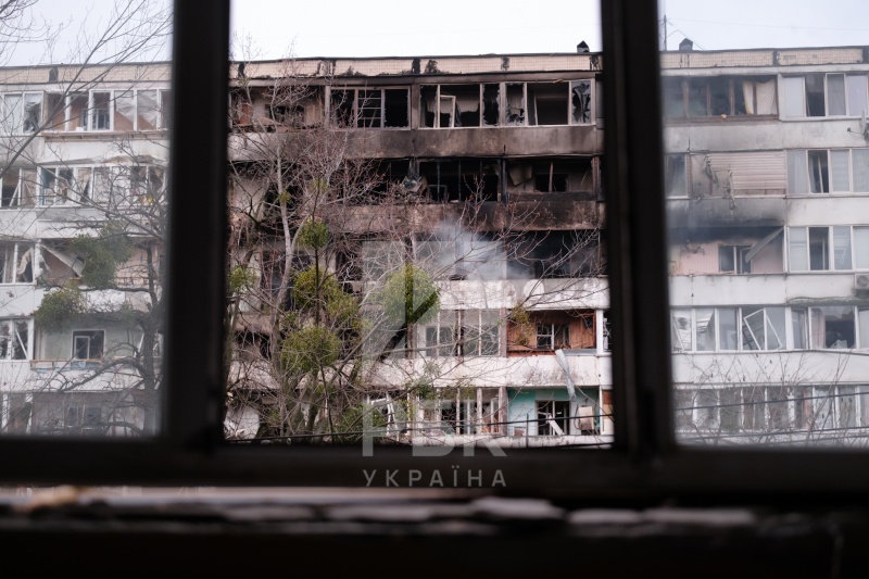 Russia massively strikes Kyiv: Apartments destroyed, heat disruptions, and casualties reported