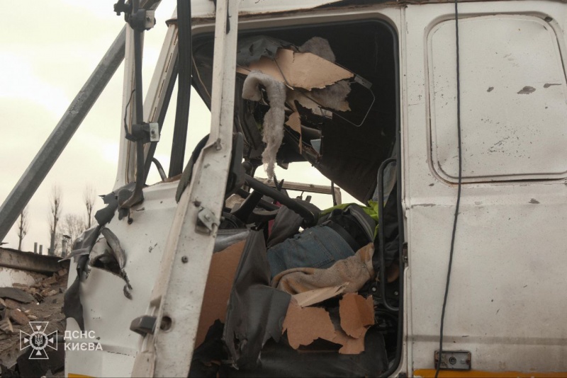 Massive crater appeared on the scene: Photos show Kyiv after Russian strike