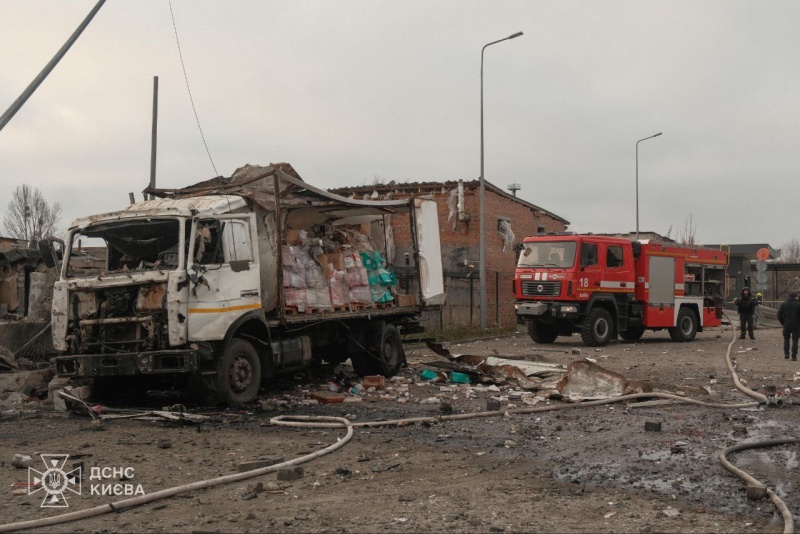 Massive crater appeared on the scene: Photos show Kyiv after Russian strike