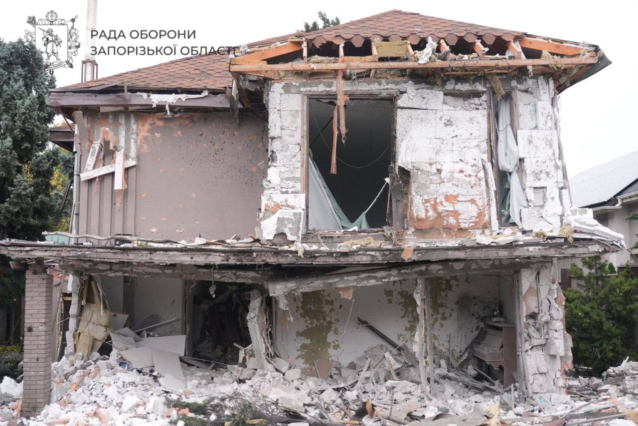 Russia strikes several streets in Ukraine's Zaporizhzhia, people pulled from rubble