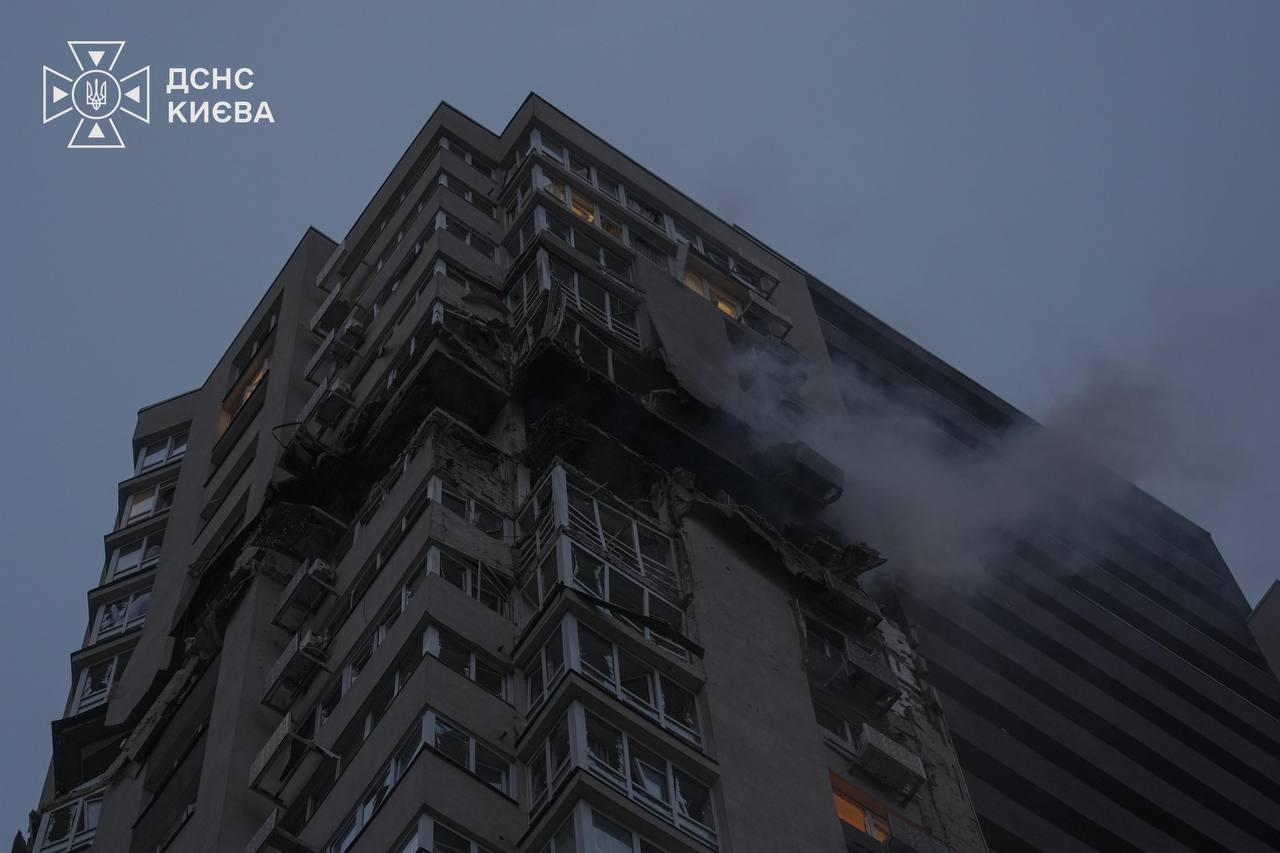 Russia strikes 24-story residential building in Kyiv: Fatalities reported