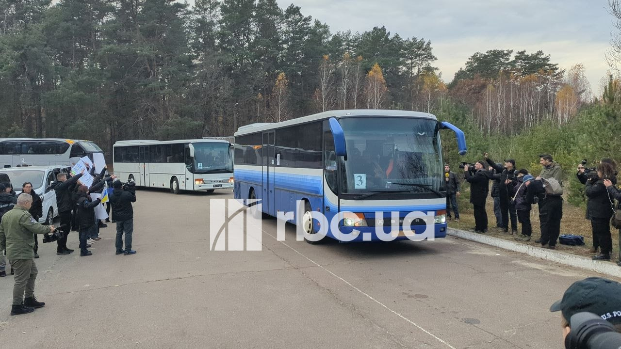Oleshky evacuated residents finally reach safety in Ukraine