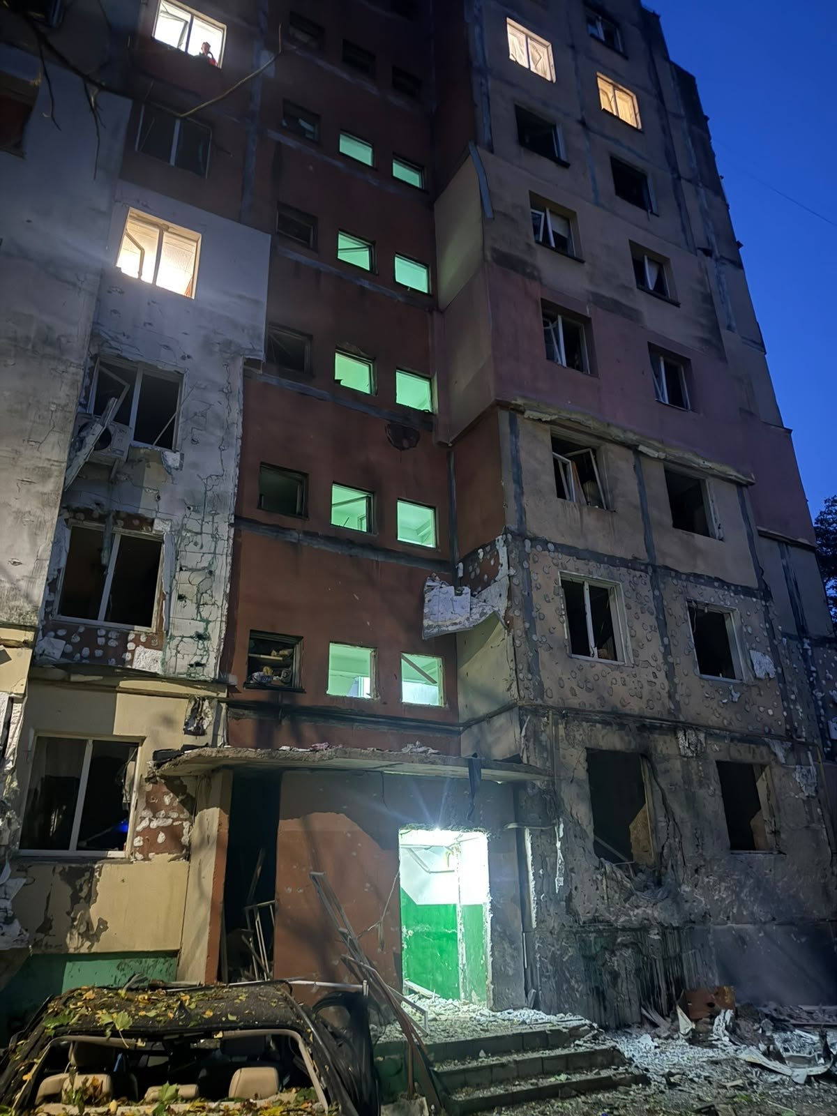 Russia strikes west of Ukraine: Casualties reported, cities left without power and water