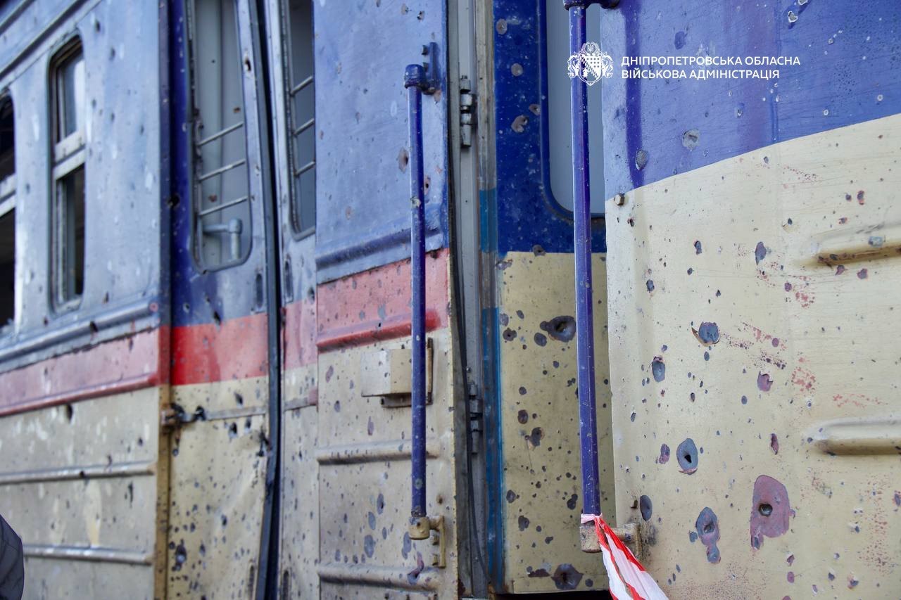 Russia strikes Dnipro train platform, kills two teenage girls in Chernihiv: Aftermath revealed