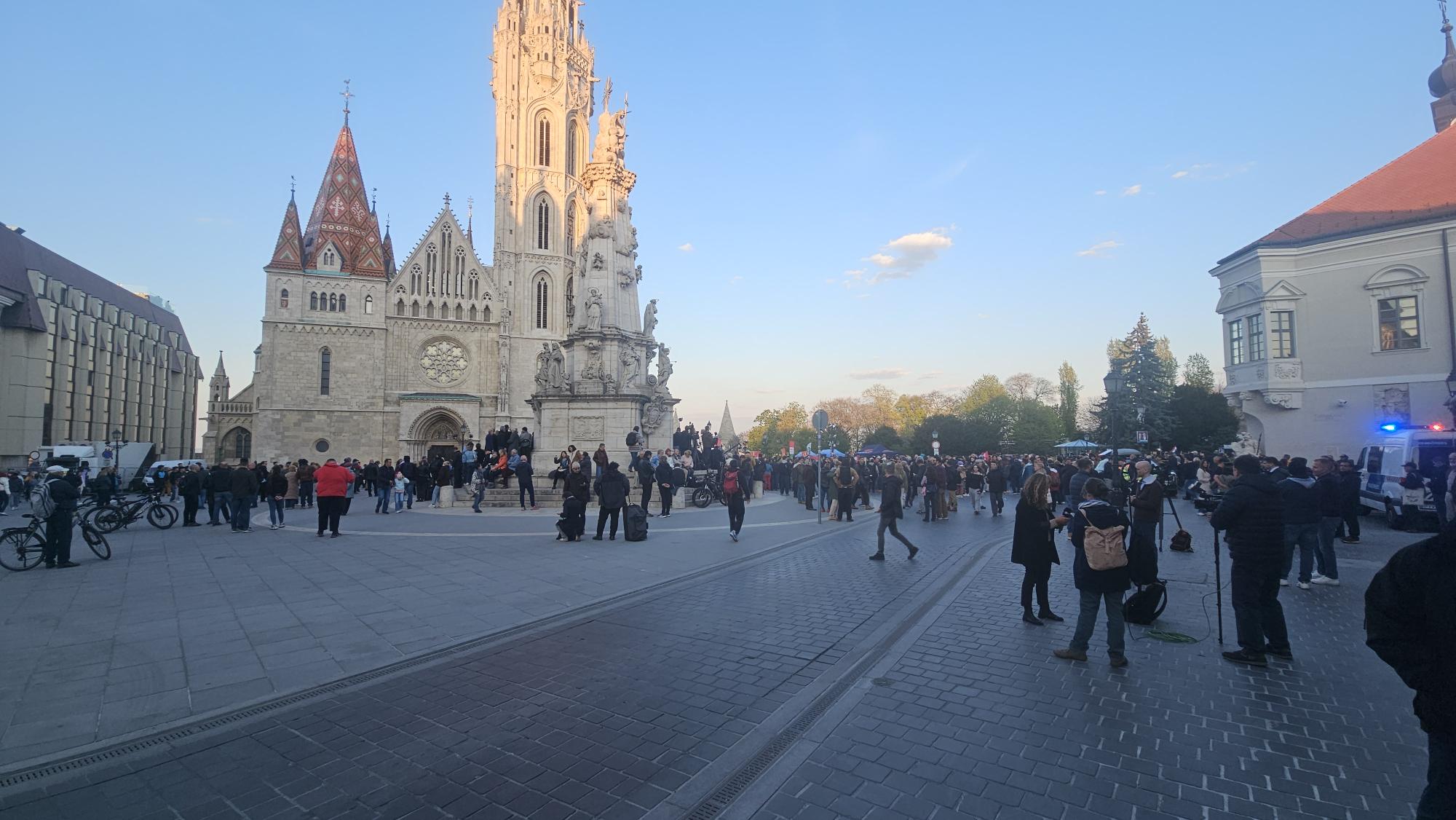 Zelenskyy on every corner: How Orbán turned Ukraine into a campaign weapon