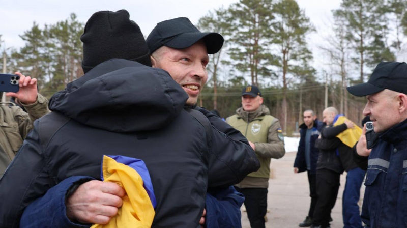 Ukraine brings home 300 more defenders from Russian captivity