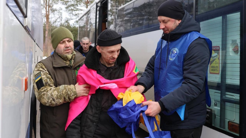 Ukraine brings home 300 more defenders from Russian captivity