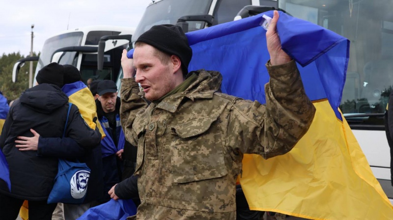 Ukraine brings home 300 more defenders from Russian captivity
