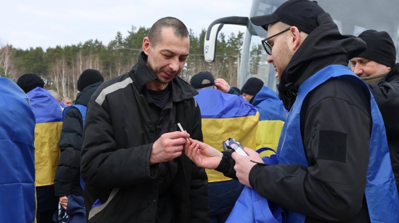 Ukraine brings home 300 more defenders from Russian captivity