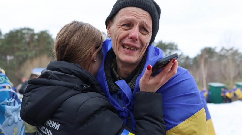 Ukraine brings home 300 more defenders from Russian captivity