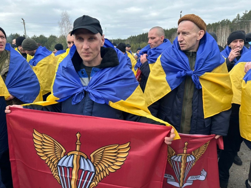 Ukraine brings home 300 more defenders from Russian captivity