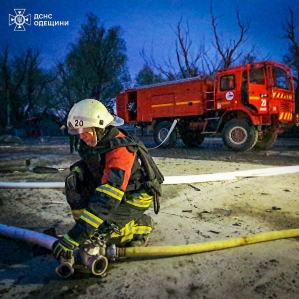 Russia massively strikes Ukraine's Odesa region: Port and warehouses on fire