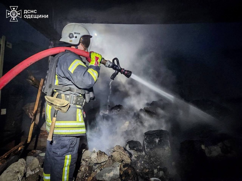 Russia massively strikes Ukraine's Odesa region: Port and warehouses on fire