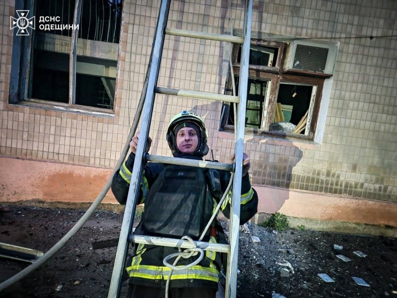 Russia massively strikes Ukraine's Odesa region: Port and warehouses on fire