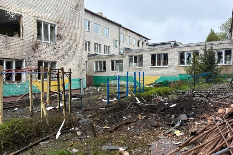 Russia strikes Ukraine's Balakliia: Residential buildings on fire, casualties reported 