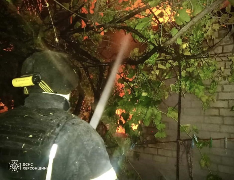 Russia shells residential areas and hospital in Kherson: Fires and injuries reported