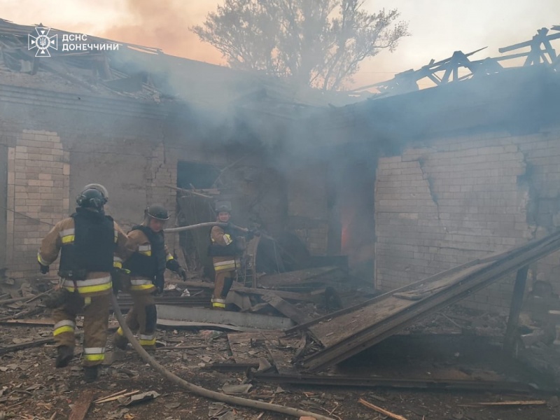 Russia strikes Nova Post office near Druzhkivka, kills 2 people