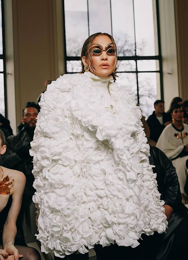 Jennifer Lopez unveils striking new look and captivates all: Breathtaking photos