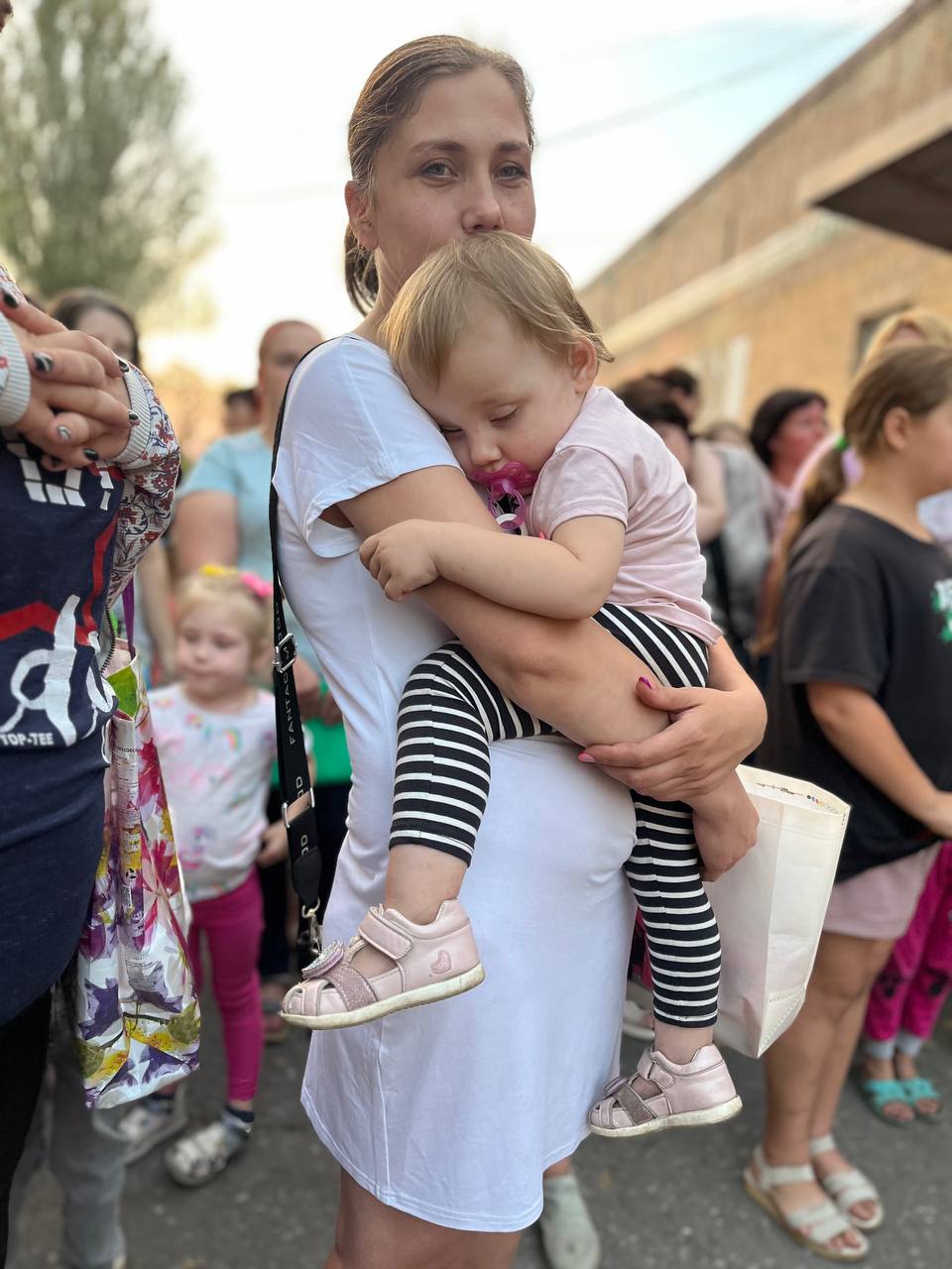 Volunteer Tetiana Liulka: Parents hide children in basements to avoid evacuation