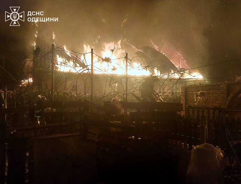 Russia attacks with drones: Residential buildings burn near Odesa