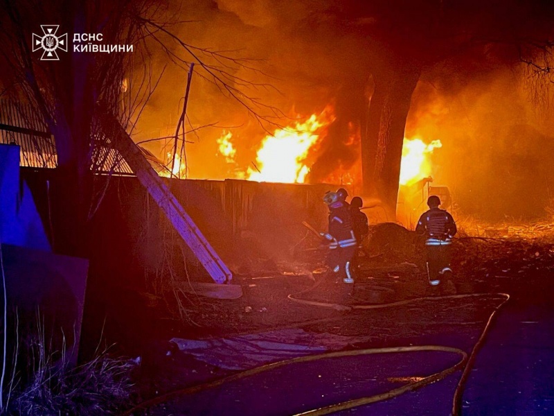 Russian attack damages houses and causes casualties in Kyiv region