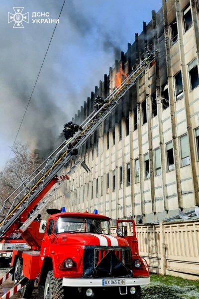 Russian shelling of Kharkiv: Rescuers showcase extinguishing of massive fire