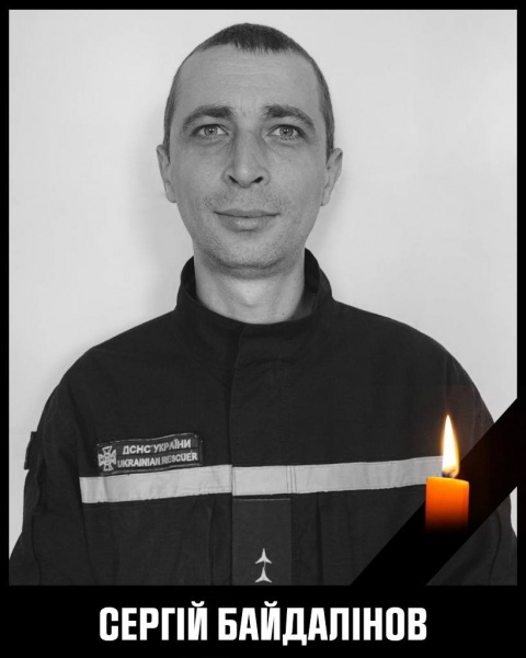 Ukrainian police showcase second Russian strike on Kharkiv, resulting in firefighter fatalities